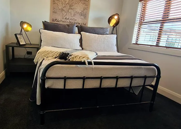 Apartment 3 - Haddin Court - Industrial Glam