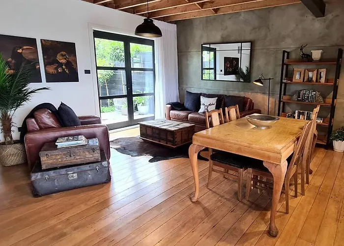 Apartment 3 - Haddin Court - Industrial Glam