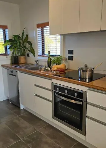 Apartment 2 - Haddin Court - Stunning Executive