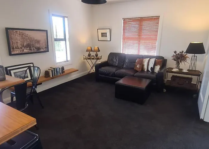 Apartment 6 - Haddin Court - Funky One Bedroom