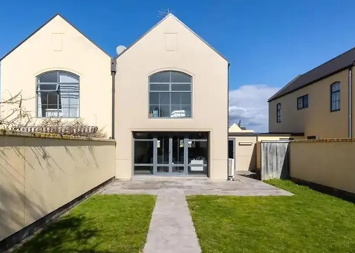 Cbd Retreat, Three Bedroom Apartment